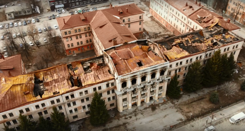 Сгоревшее здание бывшего училища связи в Рязани показали с высоты