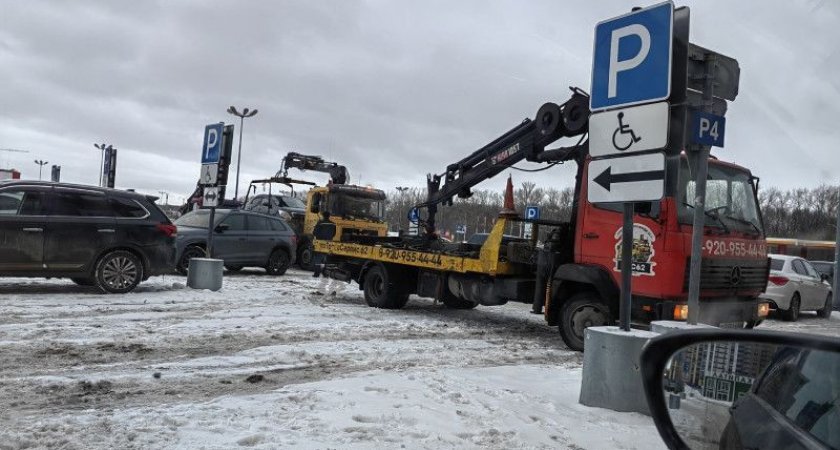 Рязанцев предупредили об эвакуации автомобилей с парковки ТРЦ «Премьер»
