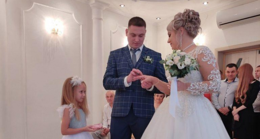 Рязанский ЗАГС опубликовал фотографии заключивших в октябре брак молодоженов 