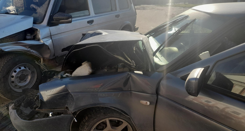 В Рязанской области в ДТП с двумя легковушками пострадали оба водителя