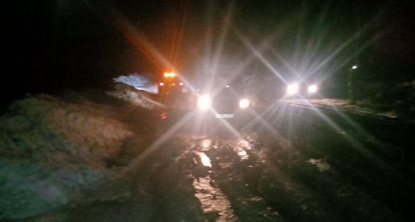 Под Рязанью два автомобиля скорой помощи ночью увязли в грязи