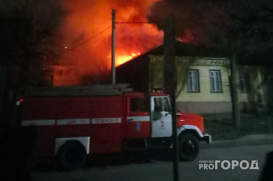 Ночью 11 апреля загорелся деревянный дом на улице Некрасова