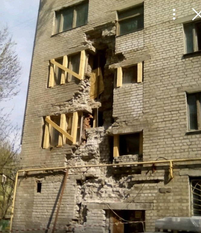 "Дом разваливается на глазах" - общага на Крупской находится на последнем издыхании
