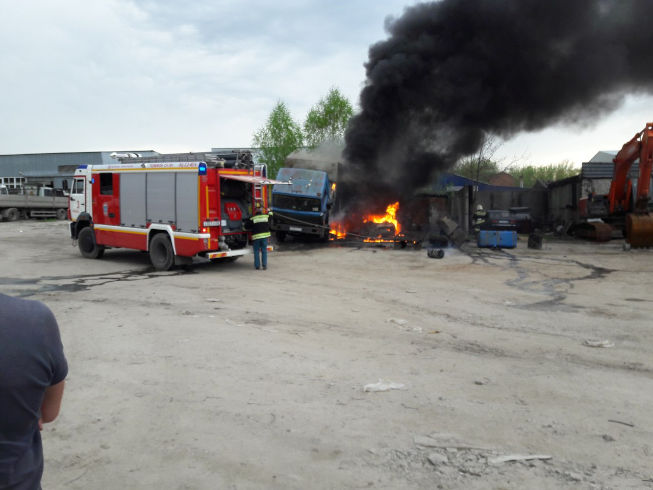 В Рязани на улице Черновицкой сгорели два автомобиля