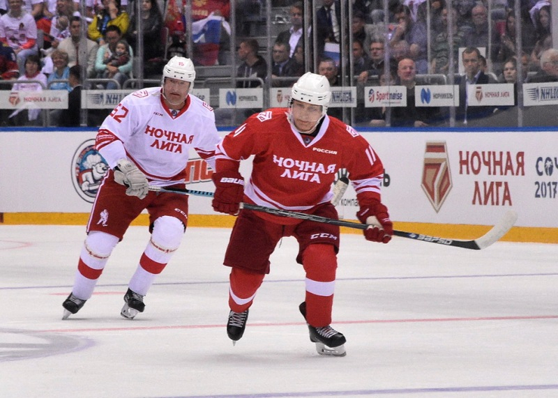 Рязанский хоккеист вышел на лед вместе с Владимиром Путиным - в Сочи закончился VII сезон Ночной Хоккейной Лиги