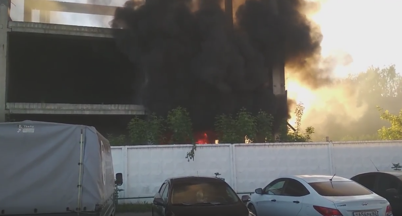 Пожар на улице Новаторов -  горела заброшенная стройка