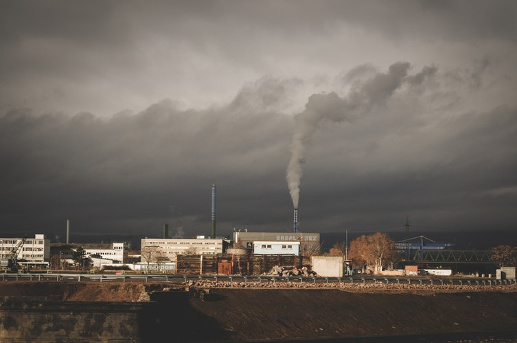 Жители улицы Шереметьевская задыхаются от выбросов с завода