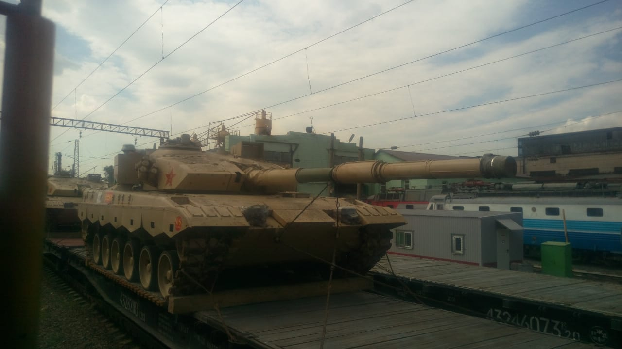 На ЖД вокзал Рязань-2 привезли военную технику из Китая