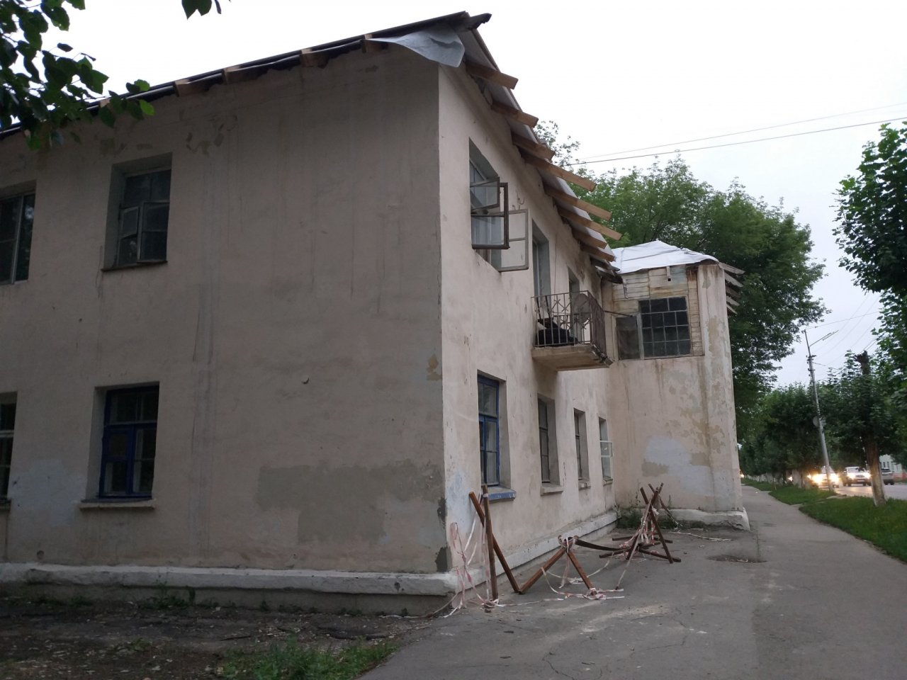 В Приокском во время капремонта крыши затопило квартиру