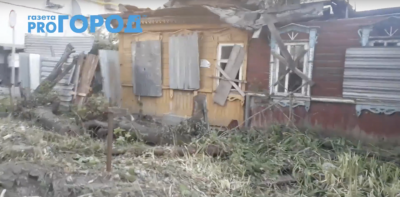 Народный корреспондент: прямо в центре Рязани уже год разваливается нежилой дом