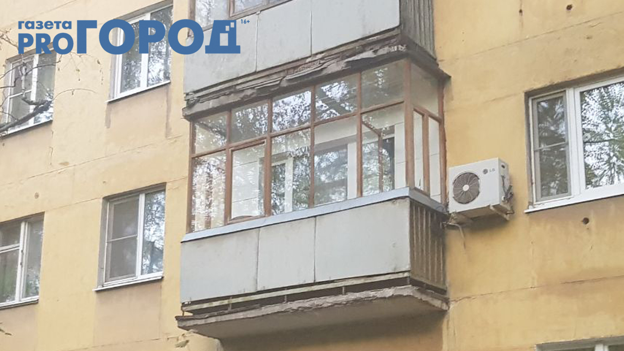 Жильцы дома №8 по улице Каширина опасаются обрушения балконов