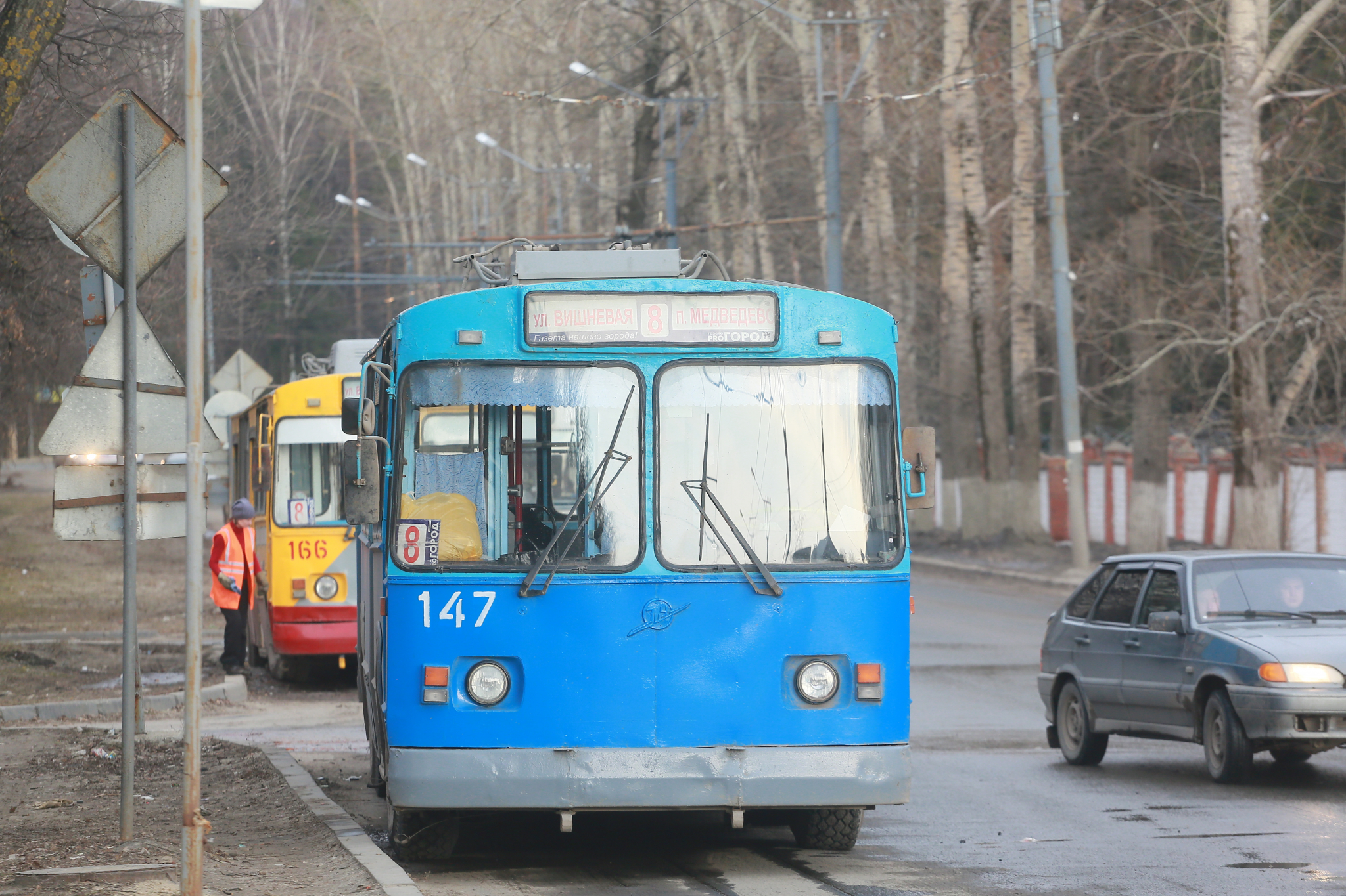 На Московском шоссе временно перекрыли движение троллейбусов