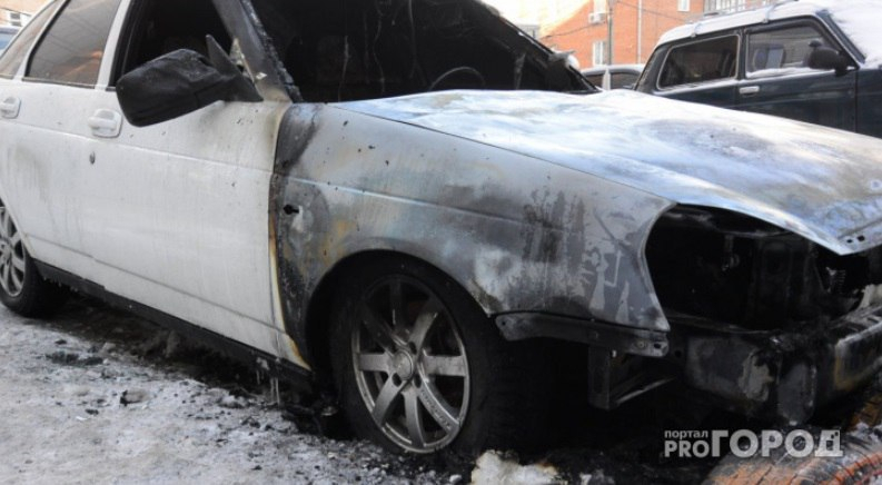 Ночью в Борках сгорел автомобиль
