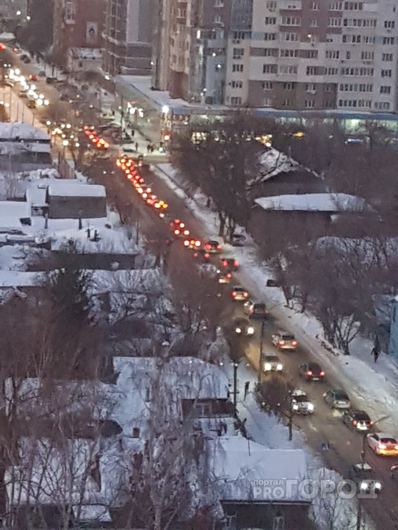 «Проще пойти пешком»: водители сетуют на загруженность улиц Чапаева и Горького