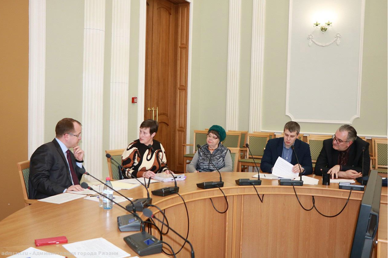 Карабасов на личном приеме граждан пообещал отремонтировать дорогу на Татарской