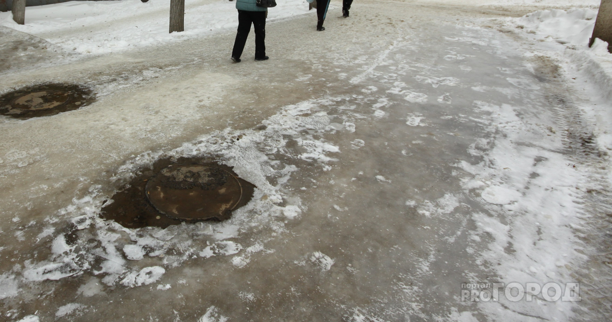 Рязанка жалуется на лед: "В центре посыпают песком, а про окраины забывают"