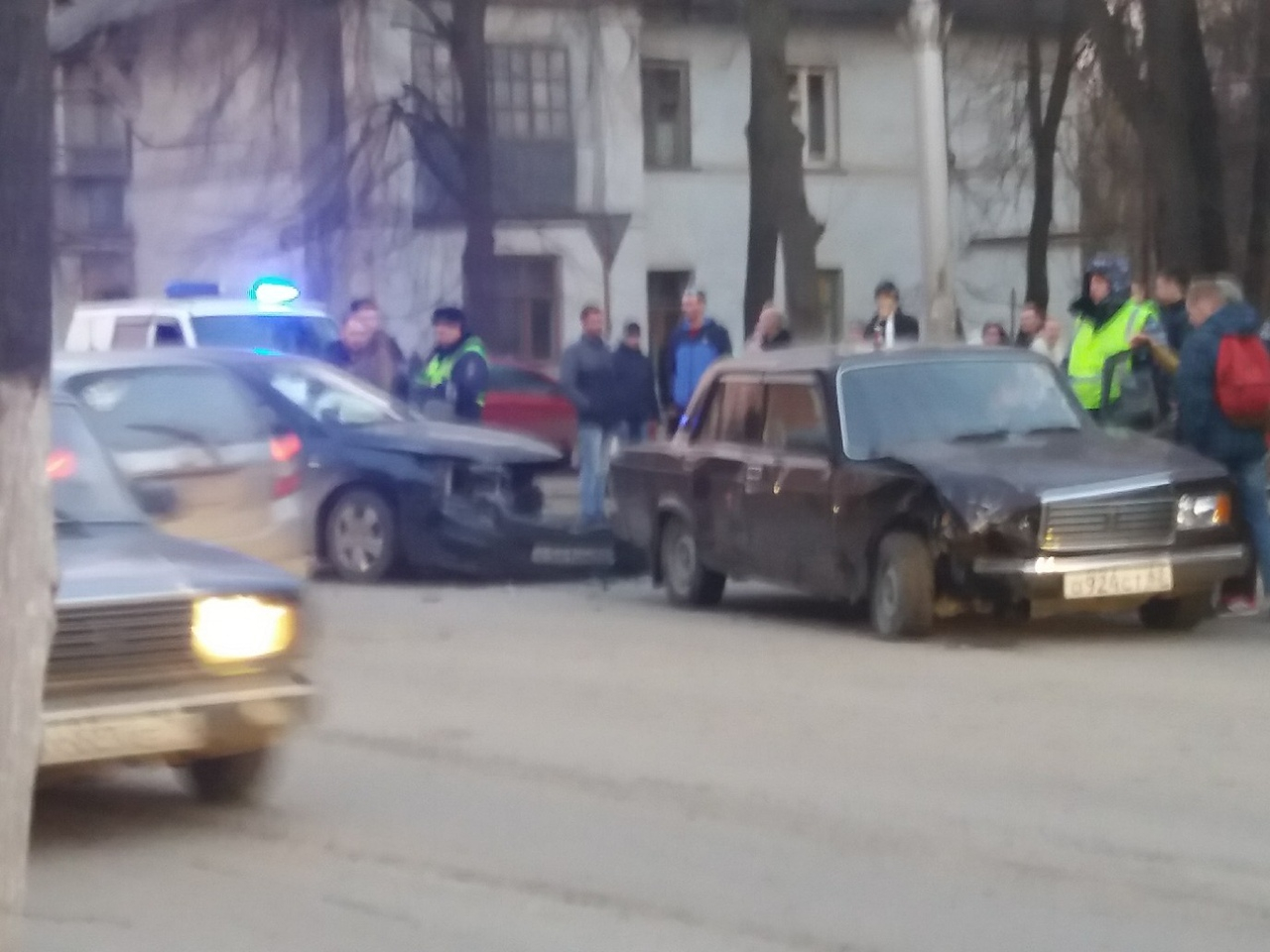 Подробности ДТП в Приокском - при столкновении "семерки" и "Хендай" пострадали два человека