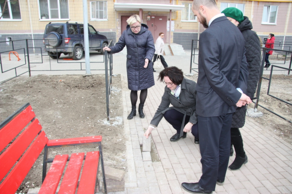 Рязанские депутаты проверили состояние дворов после «благоустройства»