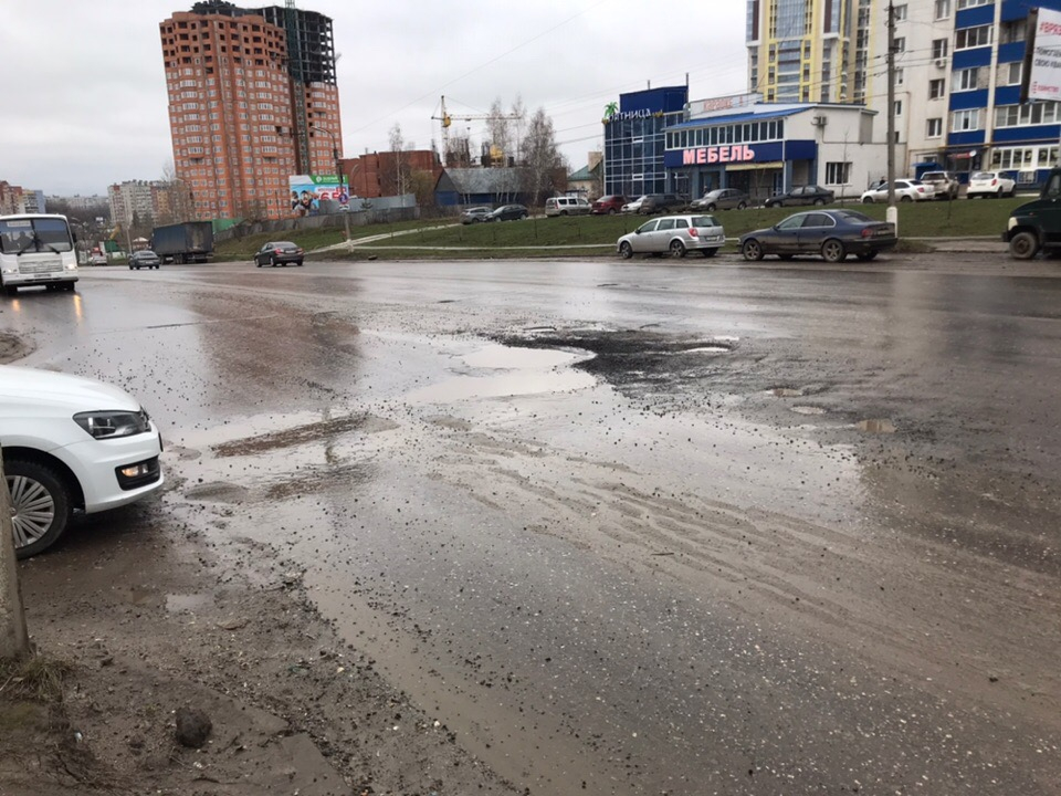 "Заделывают ямы на один день" - рязанец о ремонте на улице Новоселов