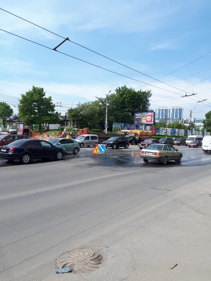 Прорыв канализации на Московском: на шоссе снова ведутся работы по ремонту водопровода