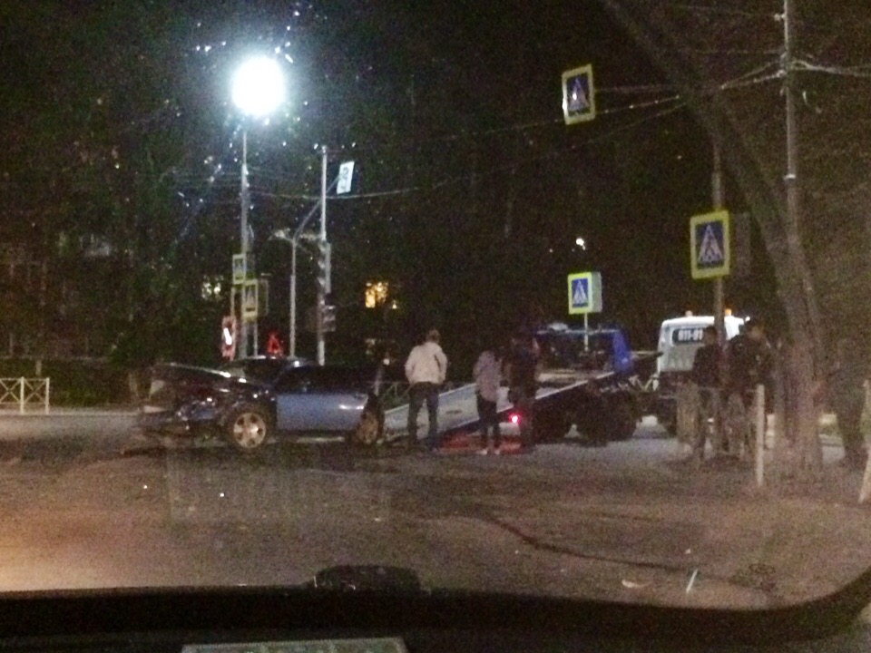 Машине снесли бампер - ночью на улице Черновицкой произошло ДТП
