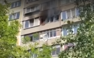 Еще один пожар: в Рязани горит квартира в многоэтажке