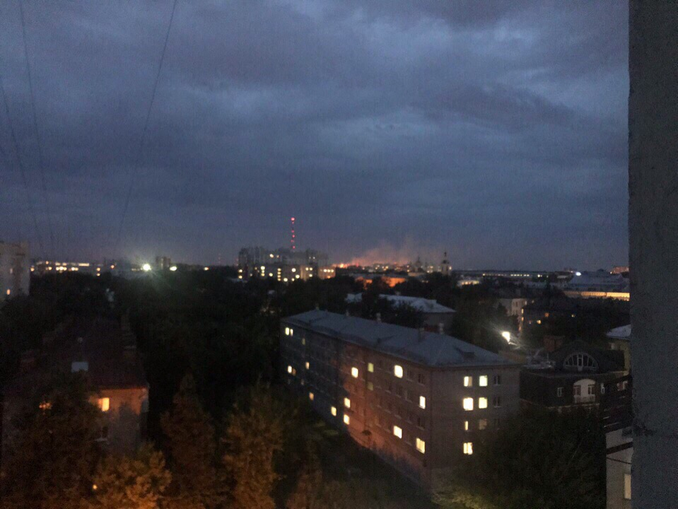 Очевидцы: Со стороны Рязанского НПЗ валит густой дым