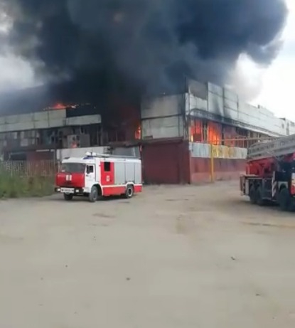 Площадь пожара на Комбайновом заводе достигла 500 квадратных метров - МЧС