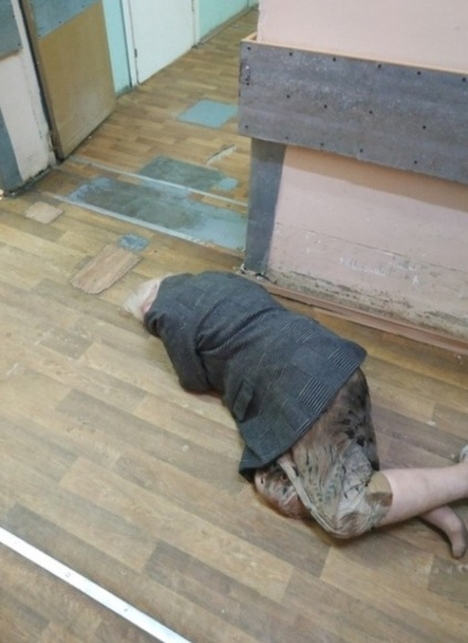 В БСМП пенсионерка с разбитой головой лежала на полу