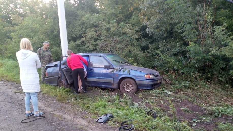 В Рязанской области пьяный водитель врезался в столб. Погиб пассажир