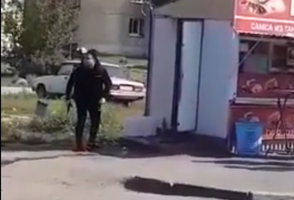 В Недостоеве на продавца шаурмы напал человек с пистолетом