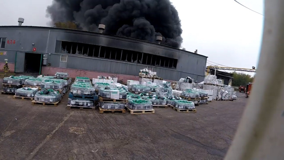Как тушили пожар на складе с пестицидами: видео от первого лица