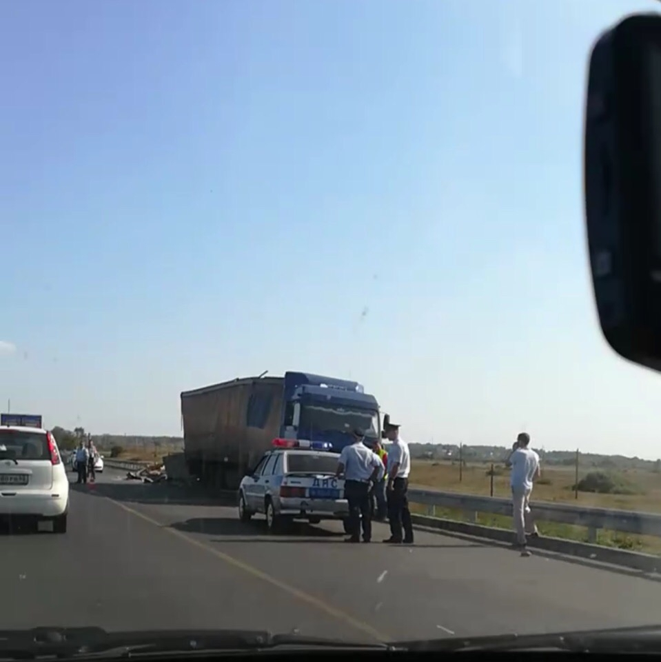 "У грузовика лопнуло переднее колесо": подробности смертельной аварии в Рыбновском районе