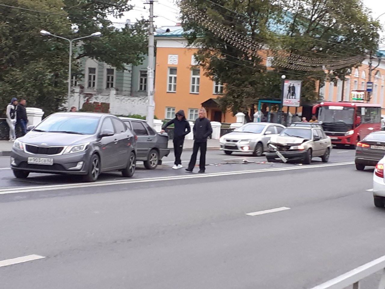 Осторожно, пробки: на улице Ленина произошло массовое ДТП