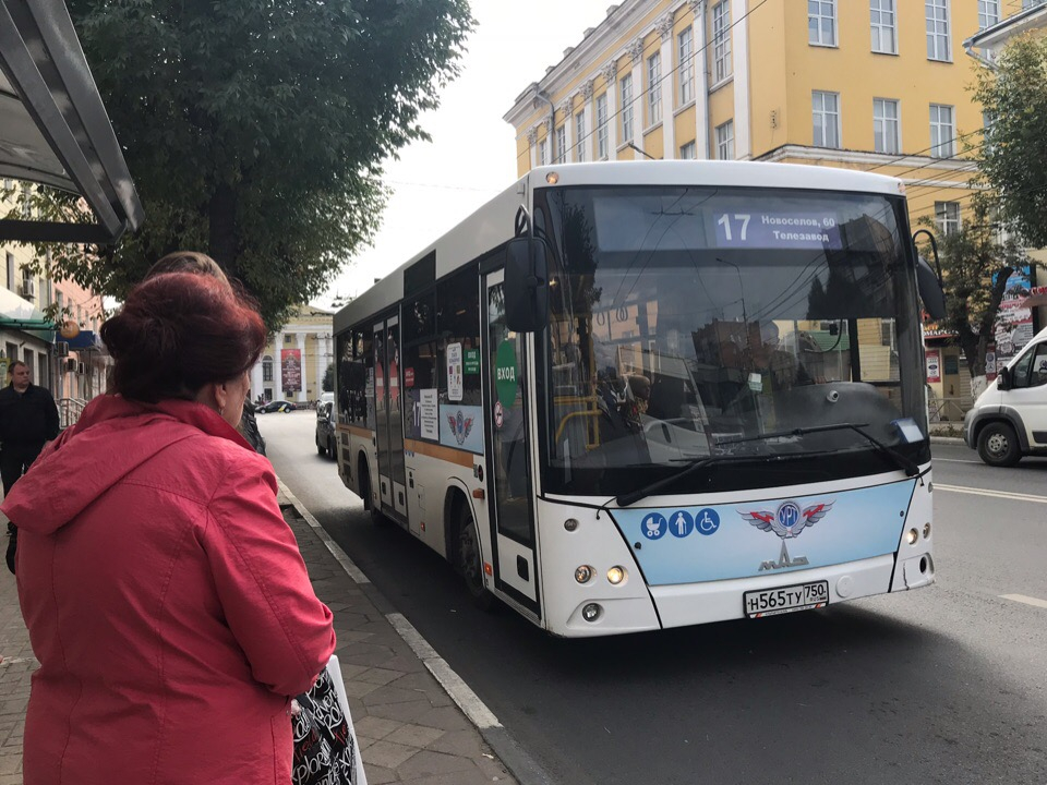 В муниципальном бюджете нет денег на развитие общественного транспорта. Ситуацию исправляют автобусы из Москвы