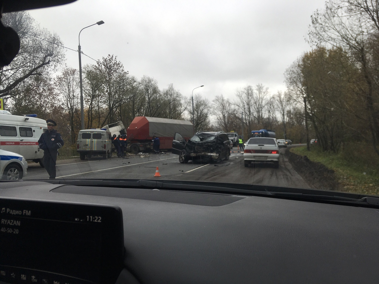 Смертельное ДТП под Рязанью: "мерседес" врезался в грузовик, водитель иномарки погиб