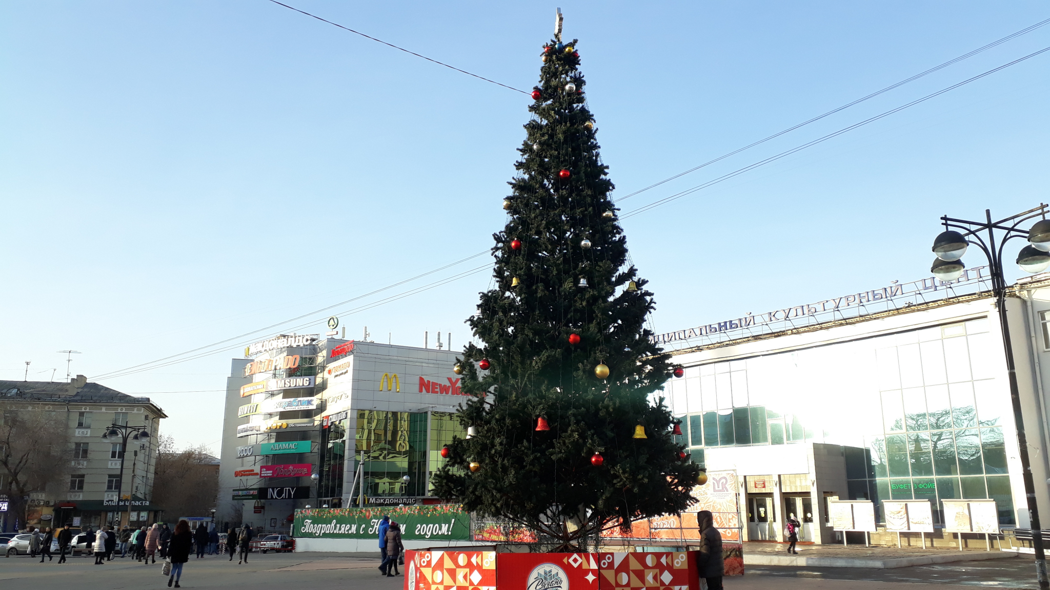 Открытие новогодней столицы начнется с парада Дедов Морозов