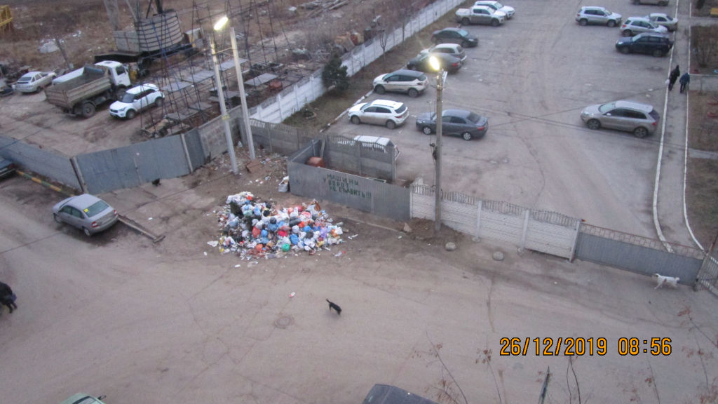 Мусорные разборки: жители дома на Быстрецкой жалуются на чужую площадку для отходов