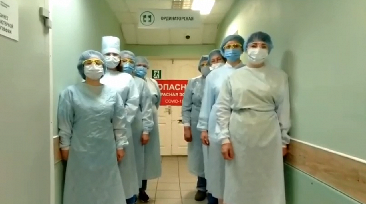 Выплат опять нет! Сотрудники городской больницы №11 записали видеообращение к Путину