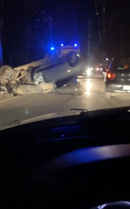 Есть пострадавшие: на окраине Рязани перевернулся автомобиль