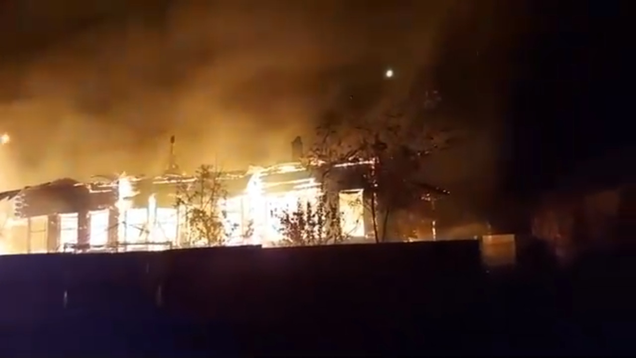 Судьба двух человек неизвестна: подробности пожара в Клепиковском районе