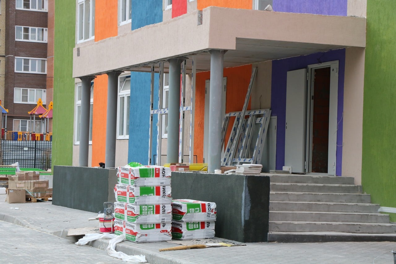 Работы подходят к концу: в Дашково-Песочне завершают строительство детсада