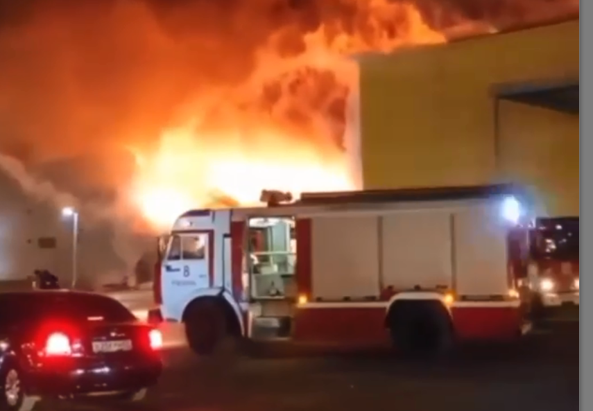 Пострадавших нет: пожар в ТРЦ "М5 Молл" потушили