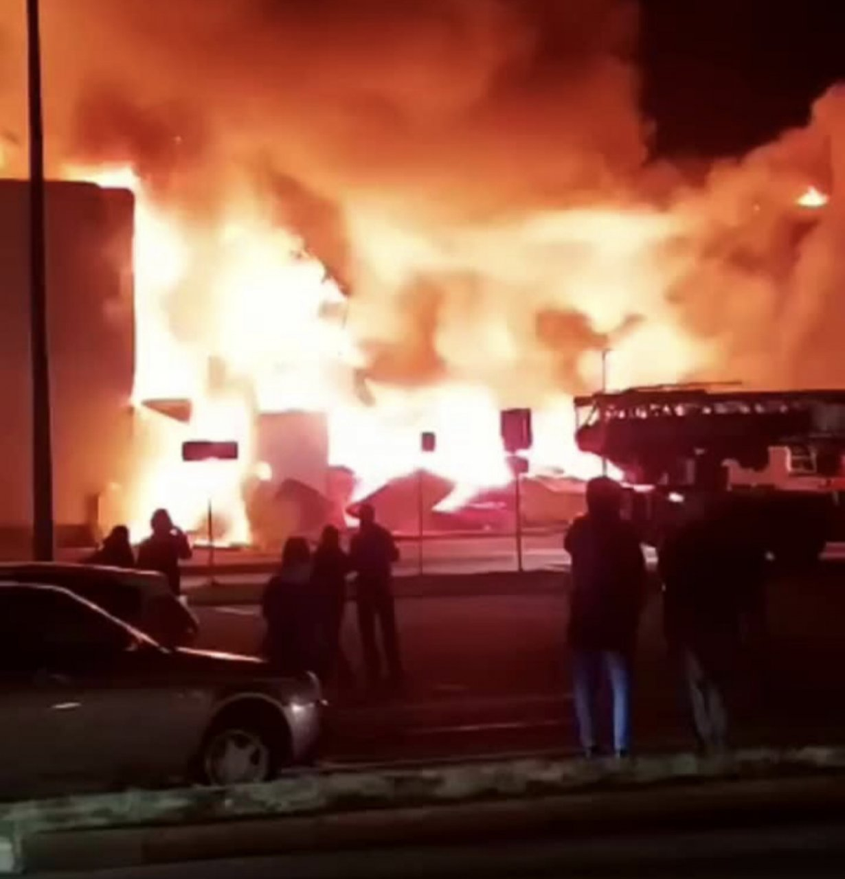 Пожар в «М5 Молл»: торговый центр закроется на неопределенный срок
