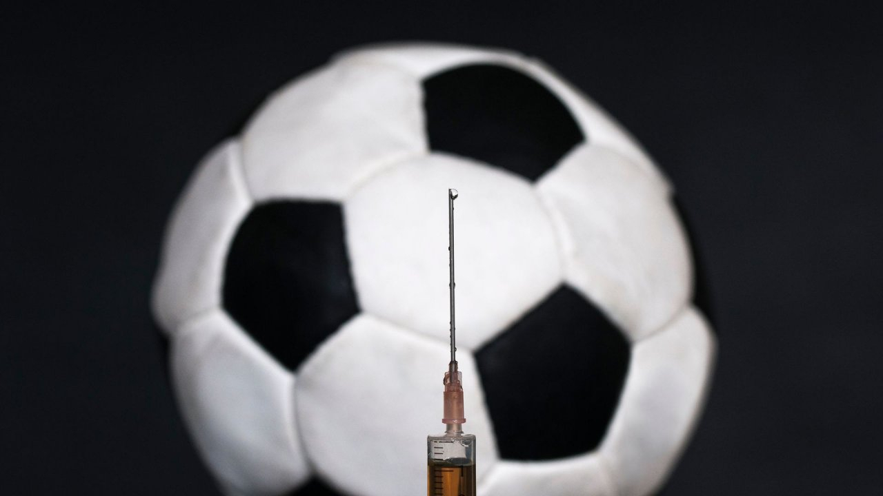 Клубы РПЛ сами примут решение о вакцинации футболистов от коронавируса