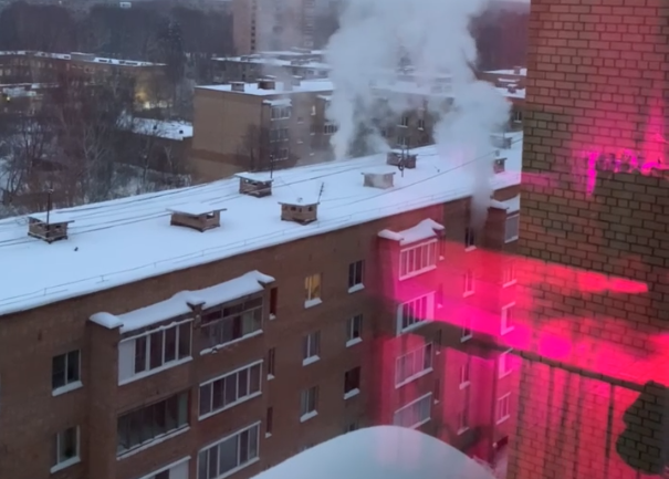 Дым с обеих сторон: на Черновицкой загорелась квартира в пятиэтажке