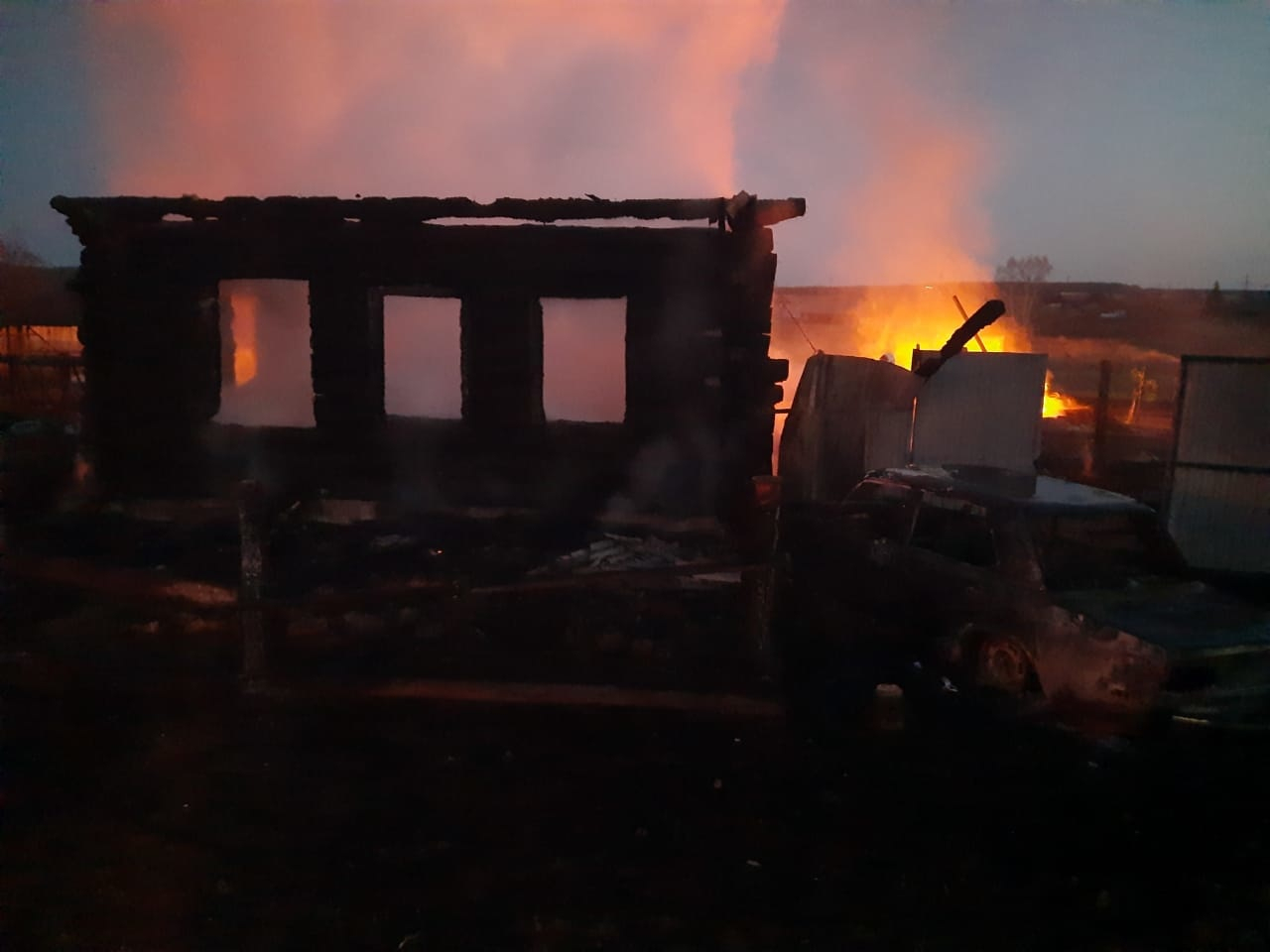 Погибли пять детей: на Урале в частном доме произошел пожар