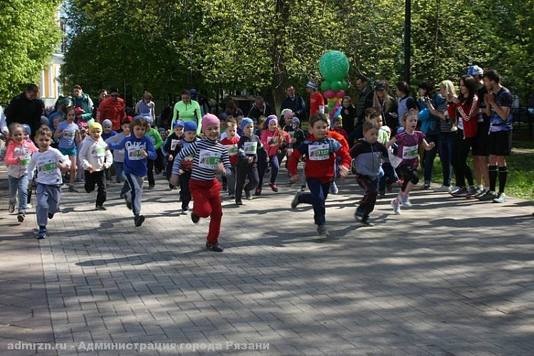 В детском забеге "Рязанского Кремля" самыми юными участниками стали полуторагодовалые малыши