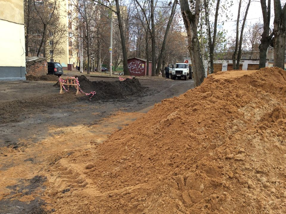 Постоянные раскопки и горы мусора - коммунальные проблемы одолевают жителей Новоселов