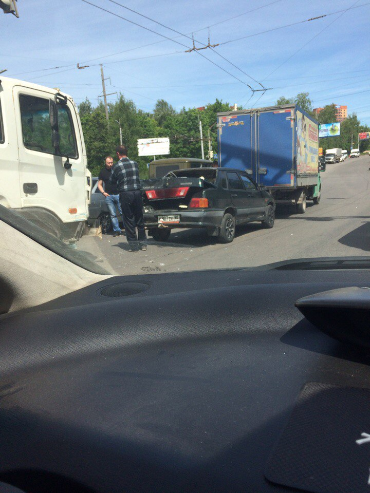 На подъезде к мосту в Приокский столкнулись несколько автомобилей